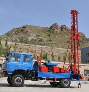 کامیون ماشین حفاری آب عمق 300 متری GL-IIA که برای سنگ های سخت نصب شده است